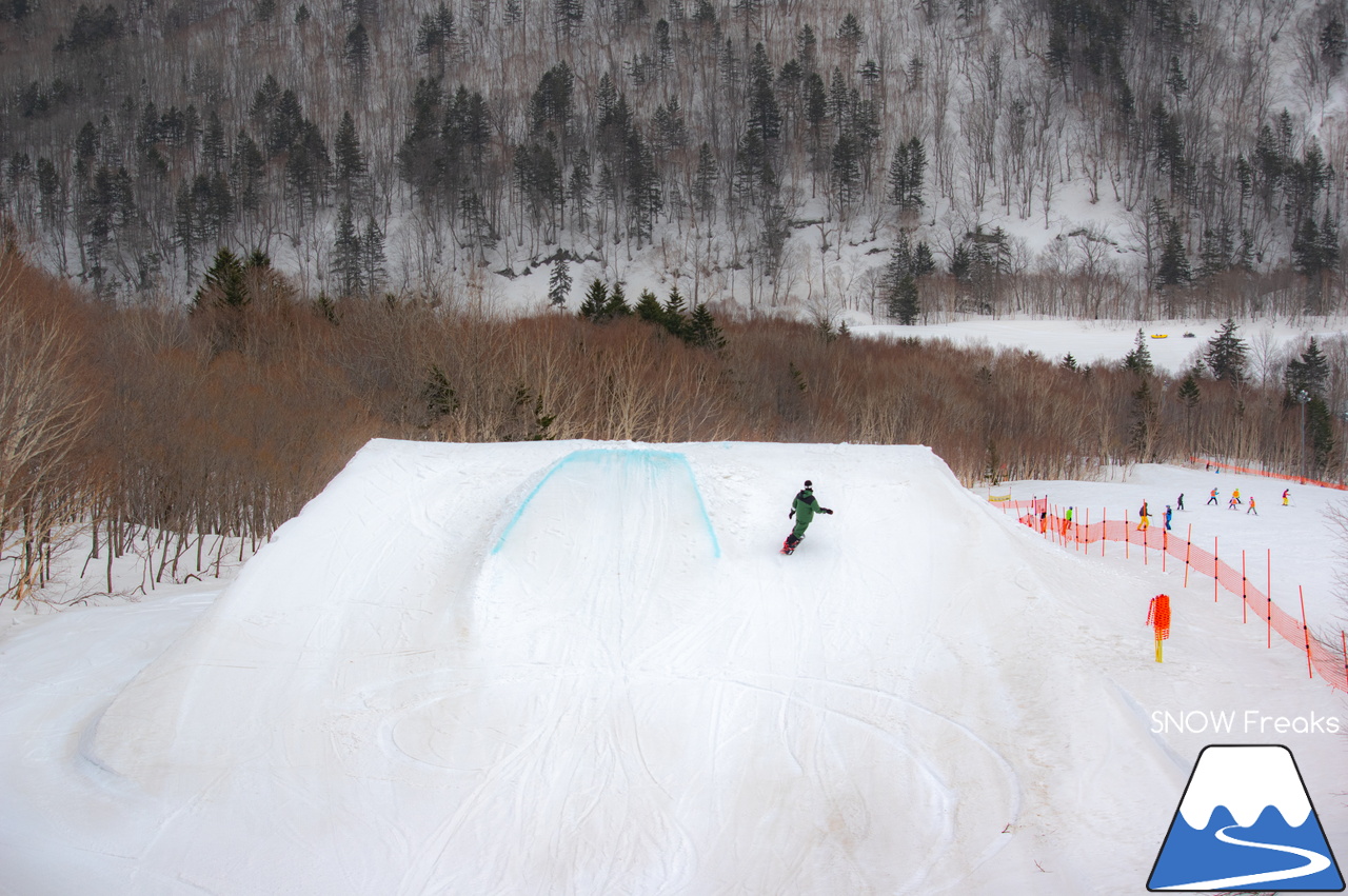 札幌国際スキー場｜山頂の積雪は、300cm！連日の春スキー＆スノーボード日和から一転、今日は冬が帰ってきました♪